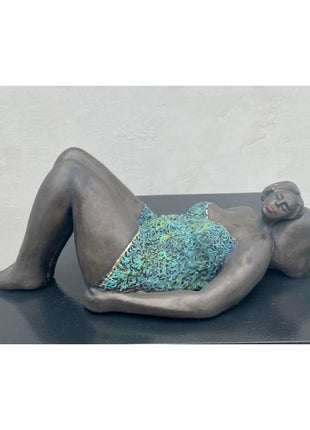 Keramisch Liggend Beeld “A New Beginning” – Liggende Vrouw – 28 cm Keramiek