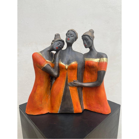 Soulmates - Beeld Keramiek Oranje - 3 Vrouwen - Keramisch Beeld - Bernadette te Wierik