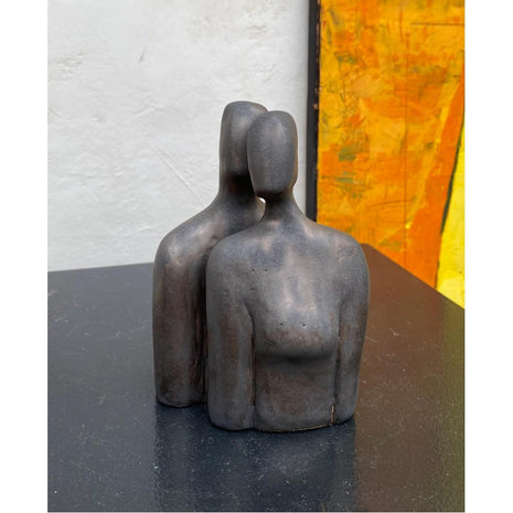 Keramisch beeldje “Full in Love” – handgemaakt liefdevol cadeau – 12x8x7 cm