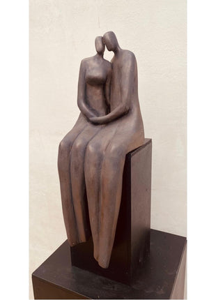 Gevoelens incl. houten sokkel - Verliefd - Keramiek Beeld - Keramisch - Bernadette te Wierik