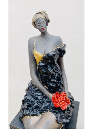 Attractive incl. sokkel - Keramisch Beeld - Zittende Vrouw - Keramiek - Bernadette te Wierik