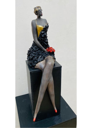Attractive incl. sokkel - Keramisch Beeld - Zittende Vrouw - Keramiek - Bernadette te Wierik