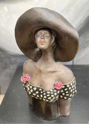 Borstbeeld incl. sokkel - Keramisch Beeldje - Bernadette te Wierik