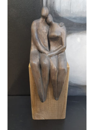 Happy Couple - Keramisch Beeld incl. houten sokkel - Bernadette te Wierik