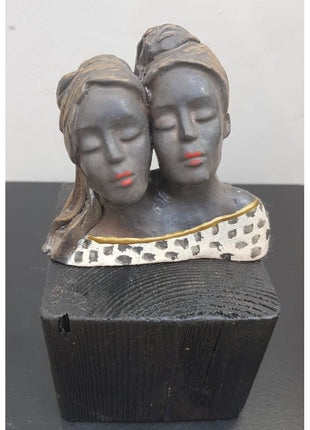 Borstbeeld incl. sokkel - Keramisch Beeldje - Bernadette te Wierik