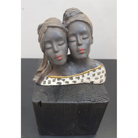 Borstbeeld incl. sokkel - Keramisch Beeldje - Bernadette te Wierik