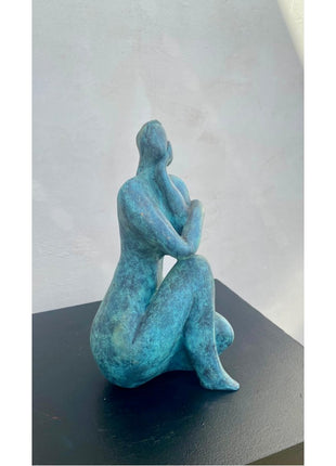 Keramisch Beeldje ‘In Alle Rust’ – Bronsgroen – Handgemaakt – 20×10×11 cm – Kunstdecoratie