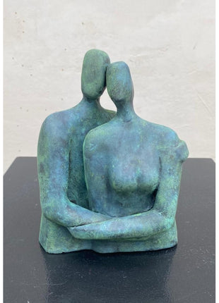 Keramisch beeld “Looking into the Past” – handgemaakt brons‑groen – 17x7x13 cm kunstwerk