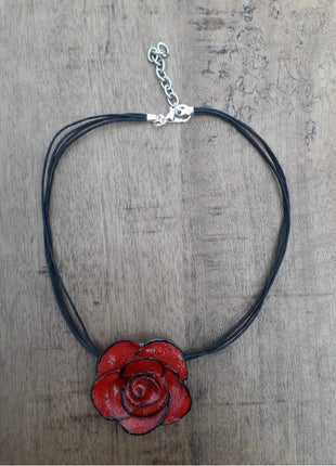 Hanger met Roos - Rood - Sierraad van Keramiek - Bernadette te Wierik