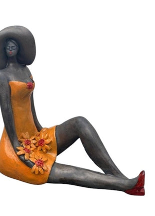 Vrouwenfiguur Beeld van Keramiek - Oranje - Zittend - Bernadette te Wierik