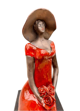 Zittende Vrouw van Keramiek - Keramische Kunst - Keramisch Beeld - Rood - Bernadette te Wierik