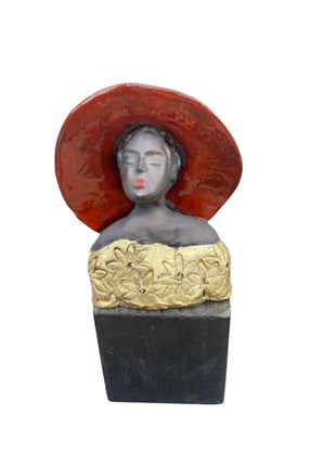 Borstbeeld op Houten Zuil - Goud - Vrouwenfiguur - Bernadette te Wierik