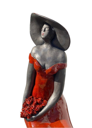 Beeld van Keramiek - Zittende Vrouw met Rozen - Dikke Dames - Rood - Bernadette te Wierik