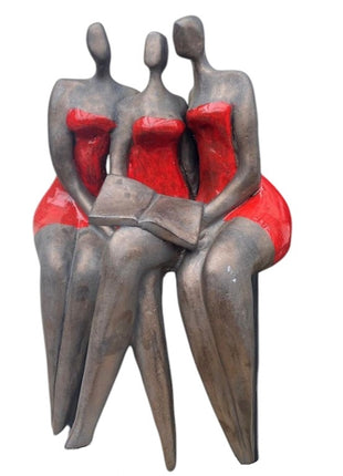 Abstract Beeld van Keramiek - Zittende Vrouwen - Dames - Rood - Keramische Kunst - Bernadette te Wierik