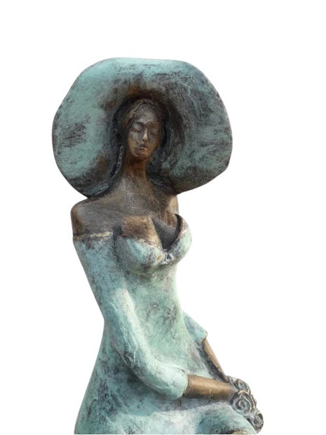 Brons Beeld Met Sokkel - Vrouwenfiguur met Hoed - Vrouw - Bernadette te Wierik