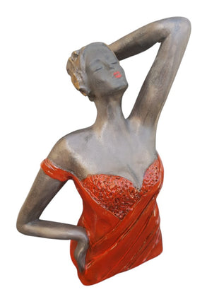 Keramisch Borstbeeld Genieten Vrouw in Rood Handgemaakt Keramiek 20 cm