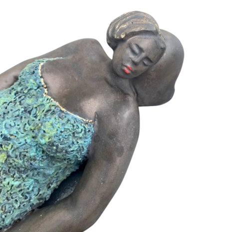 Keramisch Liggend Beeld “A New Beginning” – Liggende Vrouw – 28 cm Keramiek