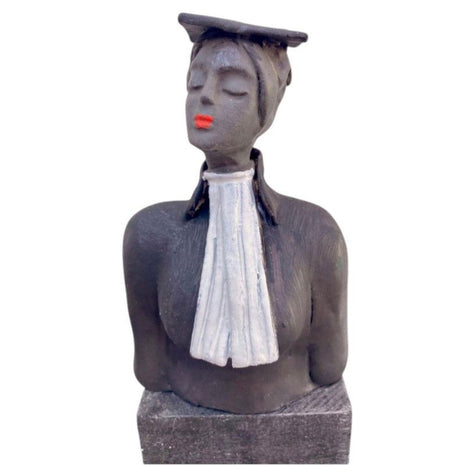 Keramisch Beeldje Advocaat Zwart Handgemaakt Incl. Sokkel Afscheidscadeau & Relatiegeschenk 17 cm