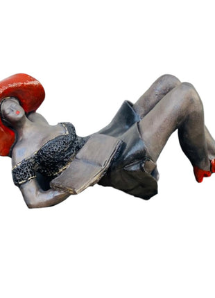 I am thinking - Liggend Beeld van Keramiek - Keramische kunst - Art - Bernadette te Wierik