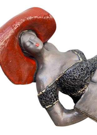 I am thinking - Liggend Beeld van Keramiek - Keramische kunst - Art - Bernadette te Wierik