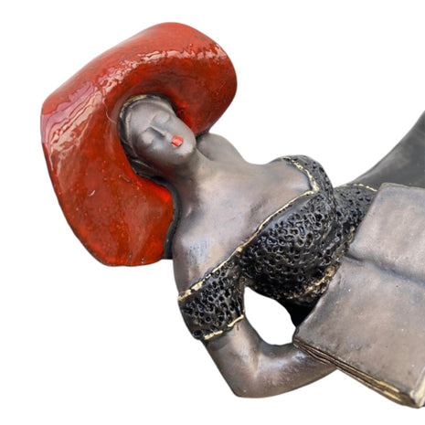 I am thinking - Liggend Beeld van Keramiek - Keramische kunst - Art - Bernadette te Wierik