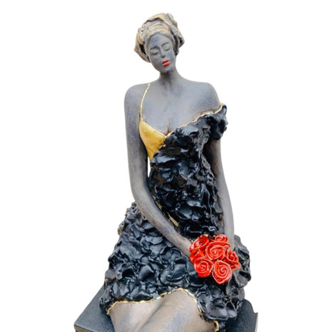 Attractive incl. sokkel - Keramisch Beeld - Zittende Vrouw - Keramiek - Bernadette te Wierik