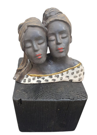 Borstbeeld incl. sokkel - Keramisch Beeldje - Bernadette te Wierik