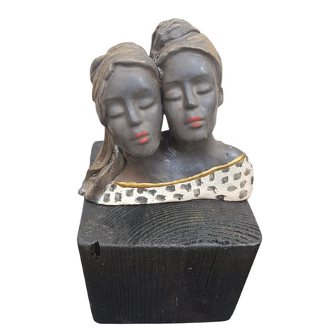 Borstbeeld incl. sokkel - Keramisch Beeldje - Bernadette te Wierik